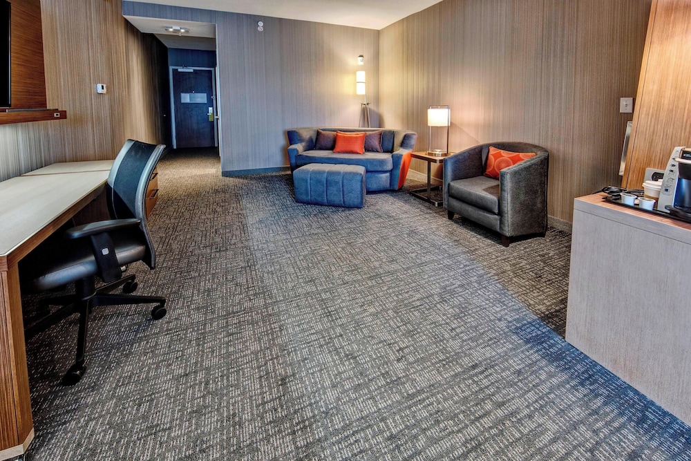 Courtyard Westbury Long Island - photo 18