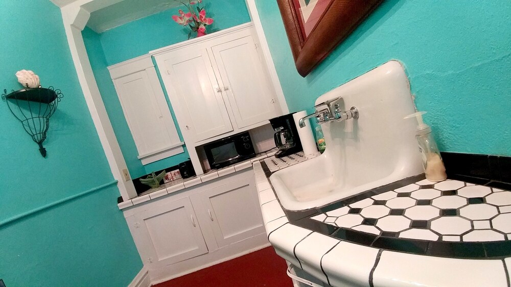 Historic Whiting Hotel Suites - photo 10