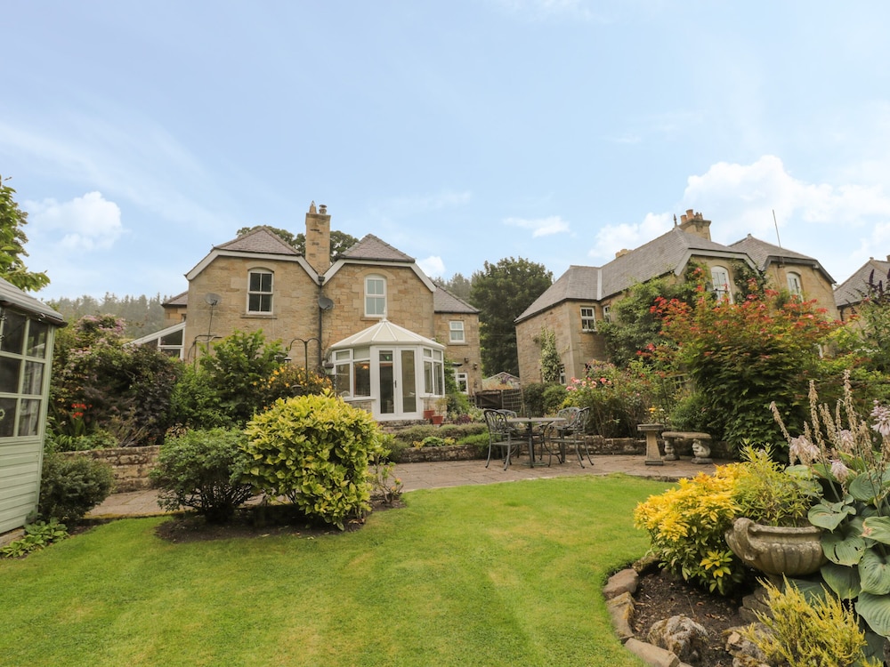 Red Squirrel Cottage 5 Biddlestone — 4-Star Luxury Hotel in Morpeth, United Kingdom