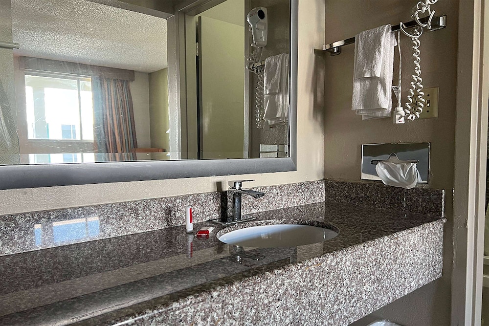 Baymont by Wyndham Odessa Highway 80 - photo 24