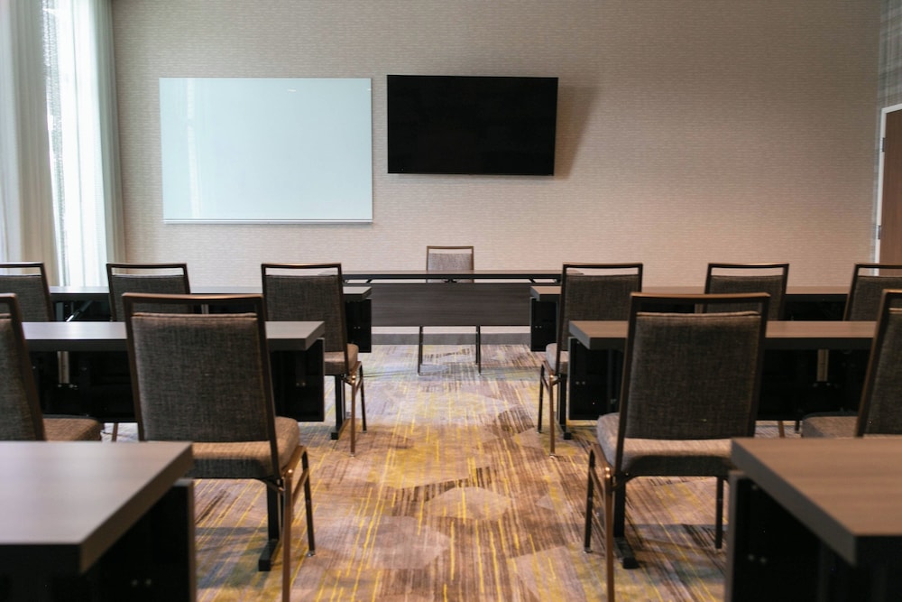 Courtyard by Marriott Elkhart - photo 24