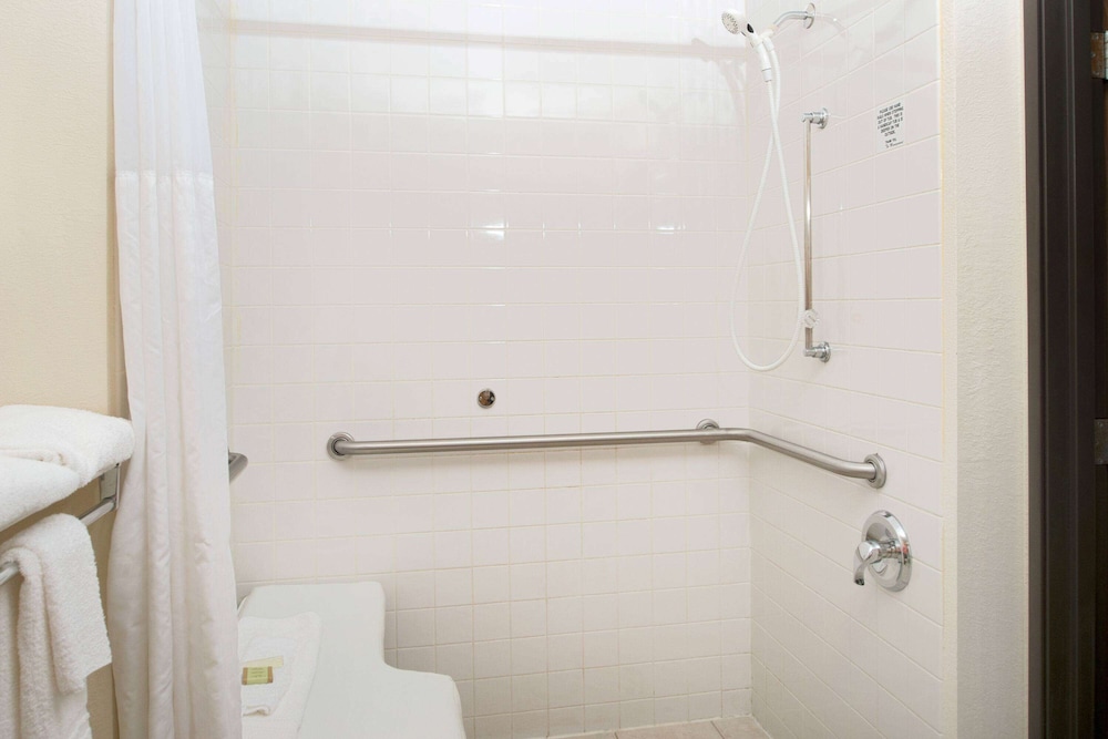 Super 8 by Wyndham Omaha Eppley Airport Carter Lake - photo 7