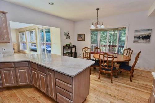 Spring Mountain Manor by Casago McCall Donerightmanagement - photo 9