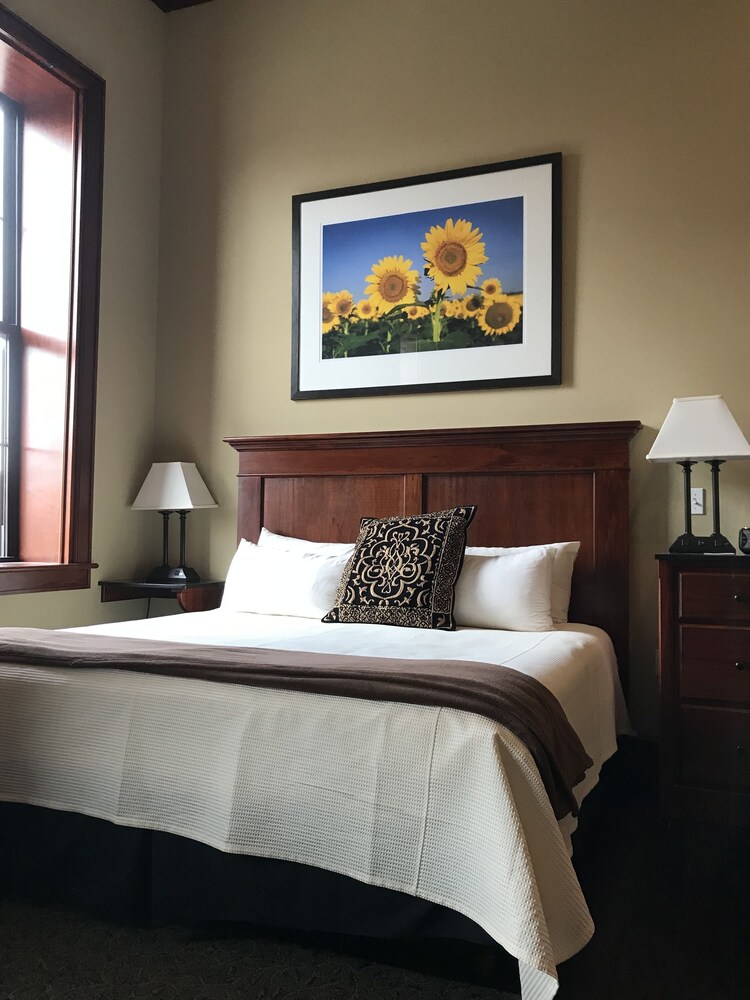 The Eldridge Hotel - photo 16