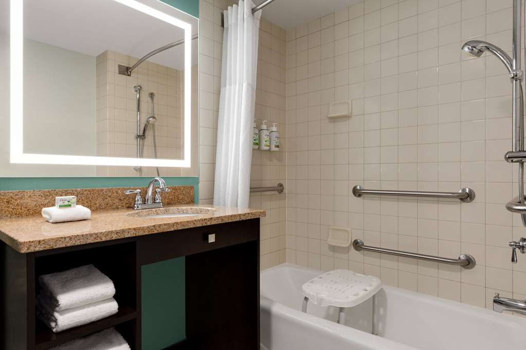 Wingate by Wyndham Green Bay Airport - photo 9