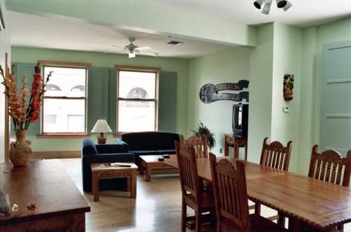 Canyon Rose Suites - carbon neutral hotel in Bisbee