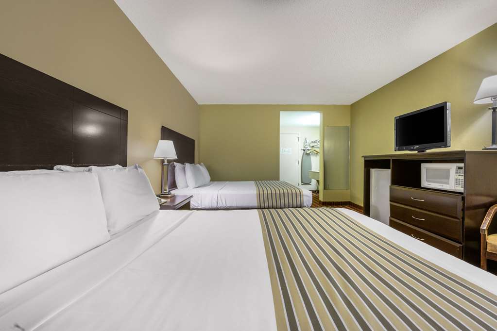Econo Lodge Inn & Suites Triadelphia Wheeling - photo 17