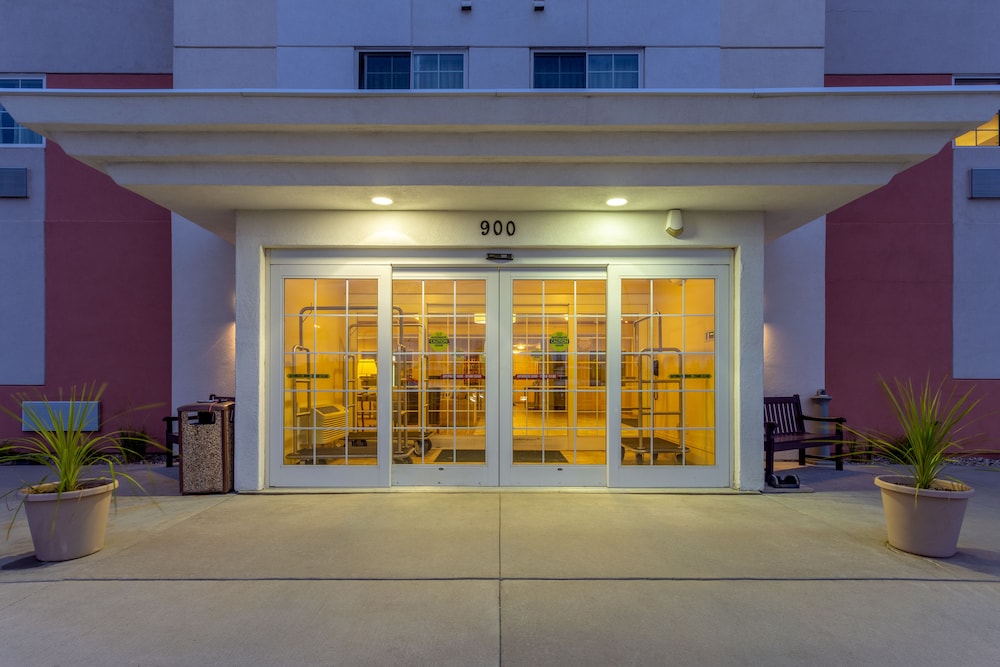 Candlewood Suites Minot by IHG - photo 40