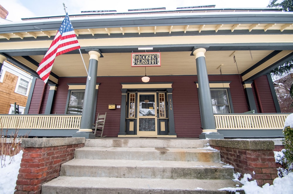 Looking Glass Inn - photo 46