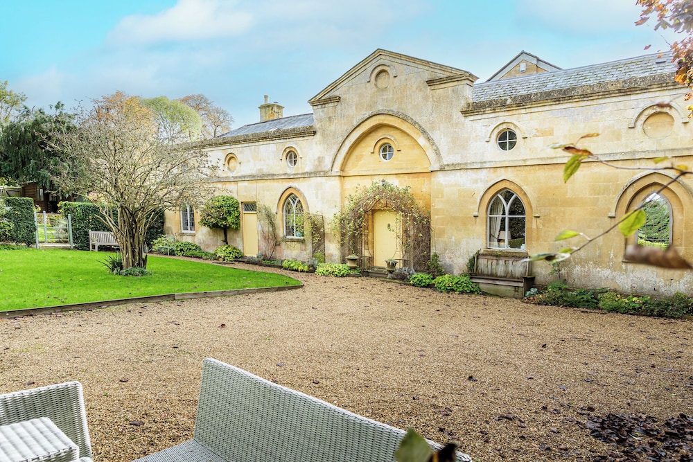 Artisan Hall Stunning Grandeur Cotswolds in Cheltenham, United Kingdom