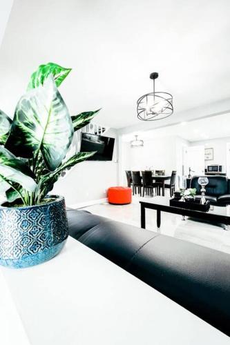 3BR House Near Falls Casino & Attractions — 4-Star Luxury Hotel in Niagara Falls, United States