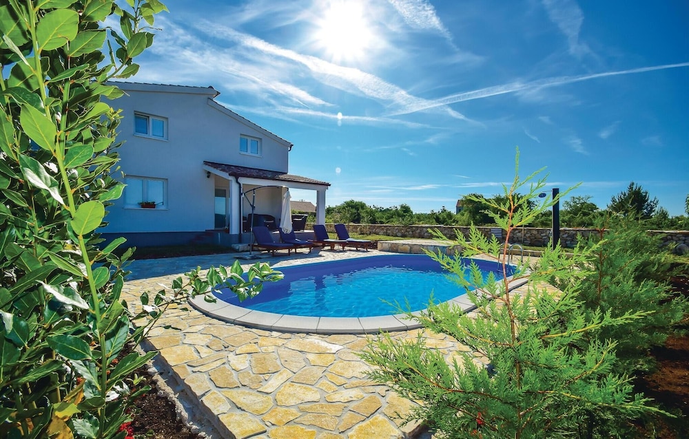 Holiday Home Drinovci With A Fireplace 444 — 4-Star Luxury Hotel in Drnis, Croatia