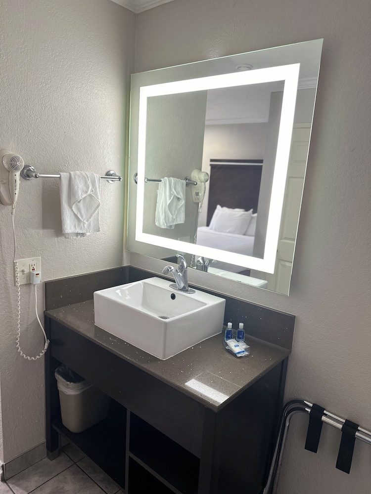 Rodeway Inn National City San Diego South - photo 6