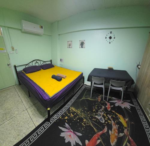 Spacious Studio with Private kitchen near Skytrain
