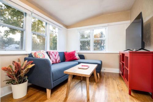 The Red Cabin Charming Historic Avenues Apartment — 4-Star Luxury Hotel in Salt Lake City, United States