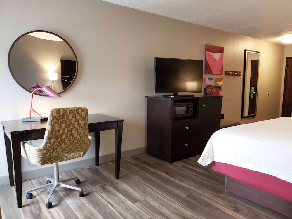 Hampton Inn Greensburg - photo 11
