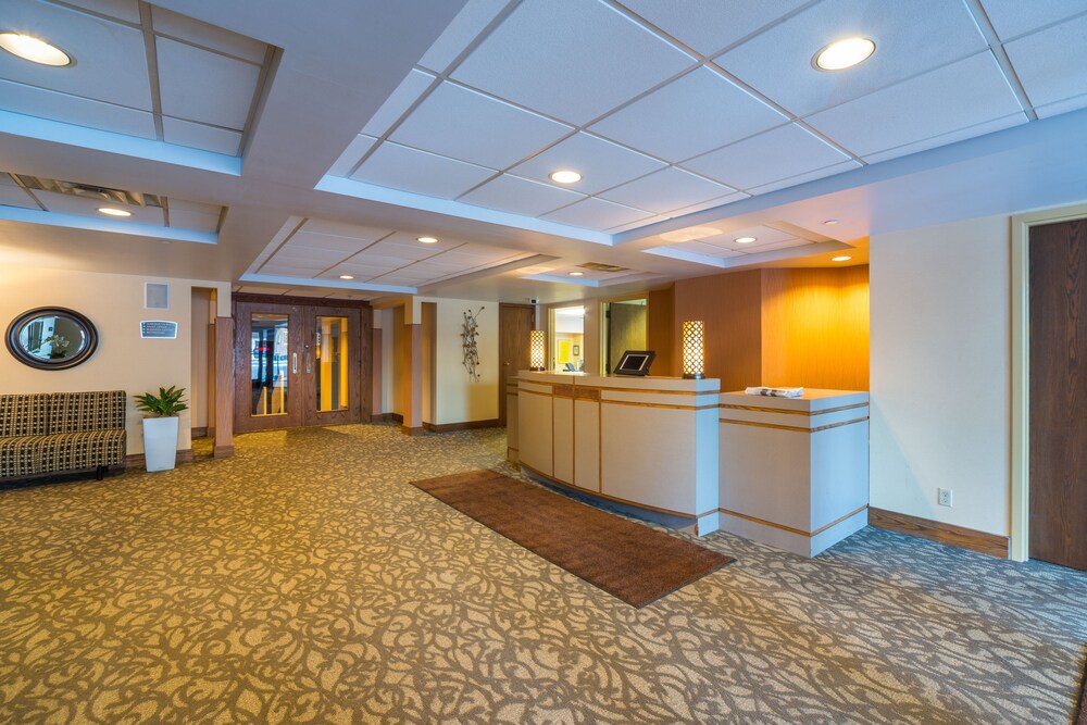 Ambassador Inn - photo 3