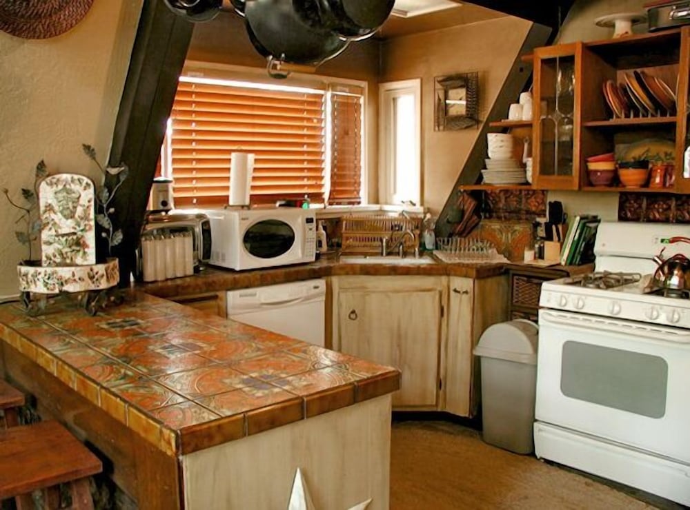 Always Inn Idyllwild Vacation Cottages - photo 12