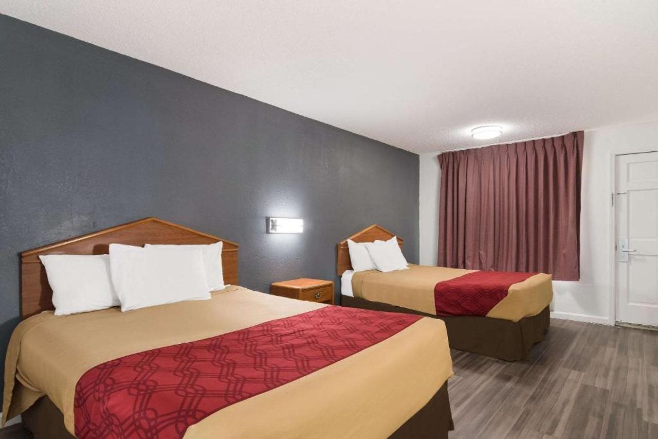Econo Lodge Calhoun North Damascus - photo 22