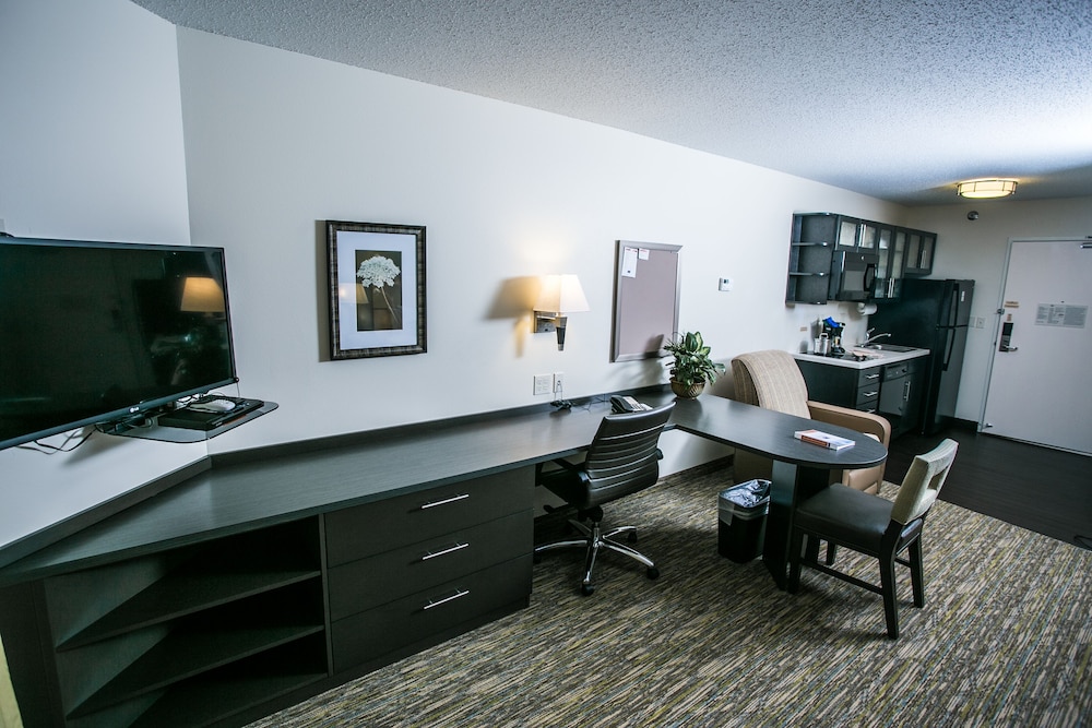 Candlewood Suites Fargo N. Dakota State University by IHG - photo 42