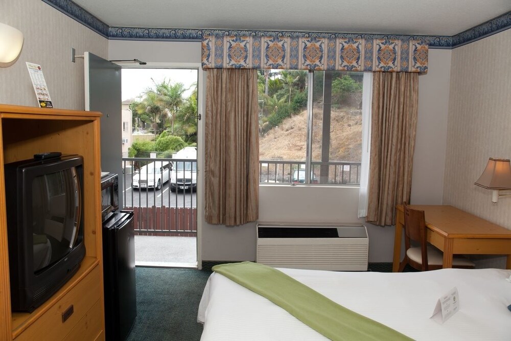 Bay Inn and Suites at Seaworld - photo 9