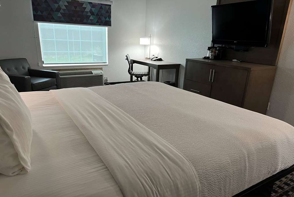 La Quinta Inn & Suites by Wyndham Dalhart - photo 55