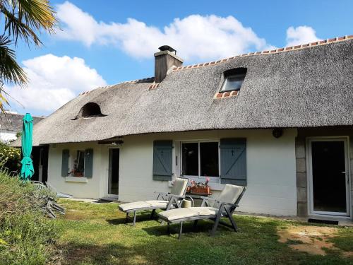 Adorable Chaumiere Traditionnelle Plage A Pied 21446110 — Fouesnant