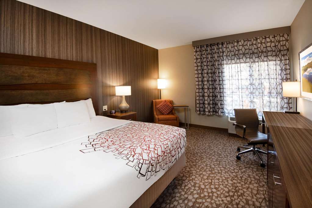 La Quinta Inn & Suites by Wyndham Durango - photo 14