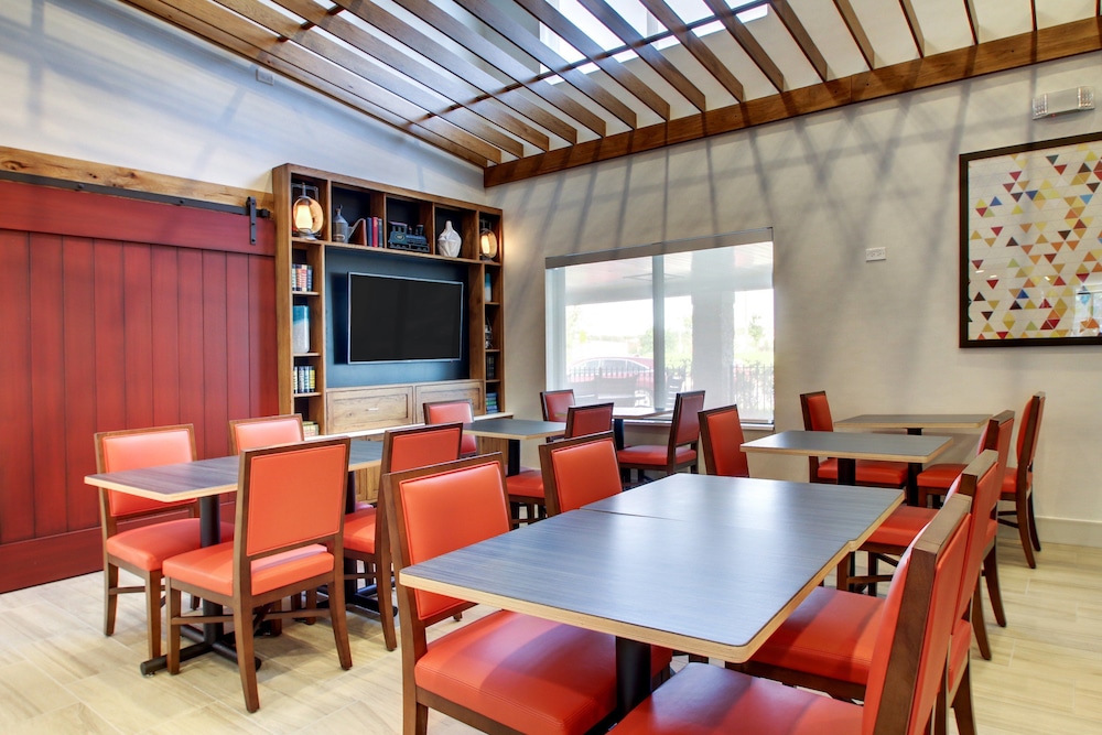 Holiday Inn Express & Suites Aurora Naperville by IHG - photo 41