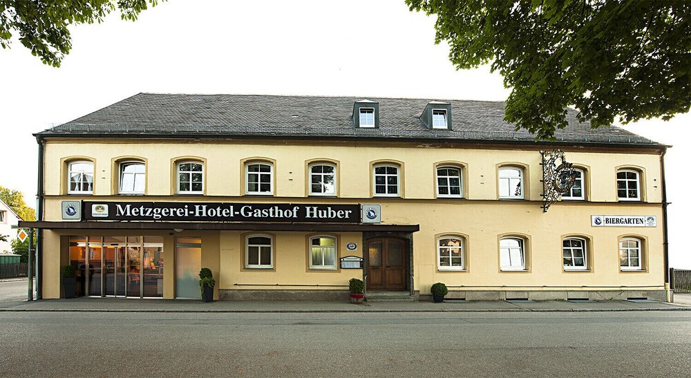 Hotel Huber — hotel in Moosburg