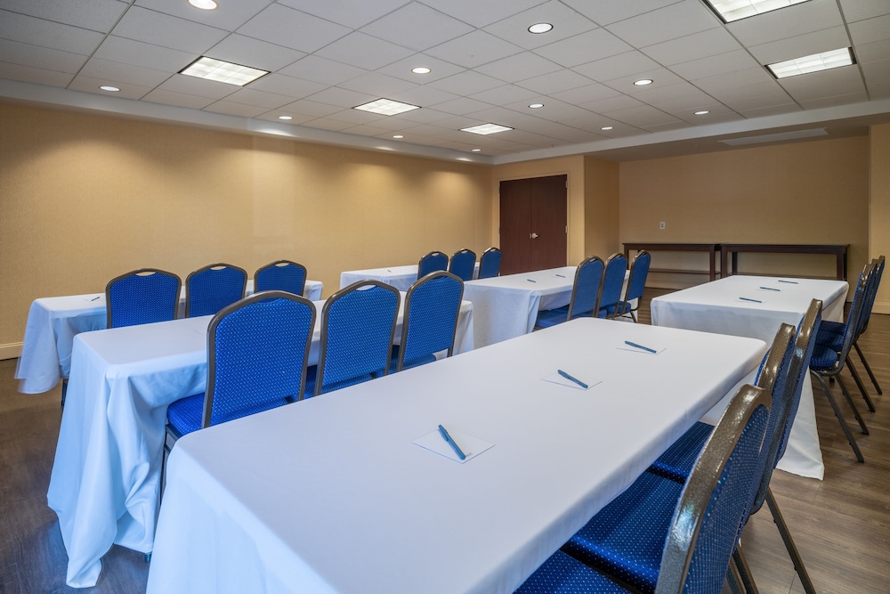 City Express by Marriott Washington DC Northeast - photo 29