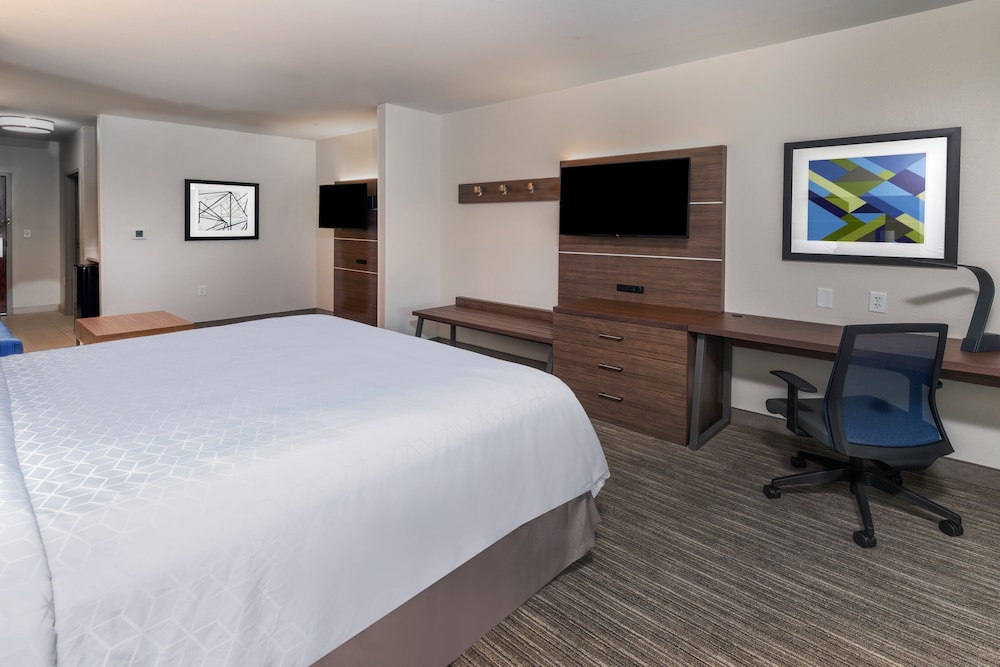 Holiday Inn Express & Suites West by IHG - photo 7
