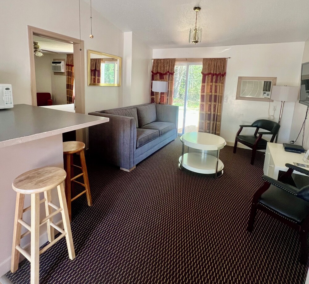 Saco River Motor Lodge & Suites - photo 8