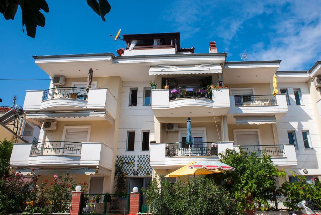 Peramos Apartments — 4-Star Luxury Hotel in Nea Peramos, Greece