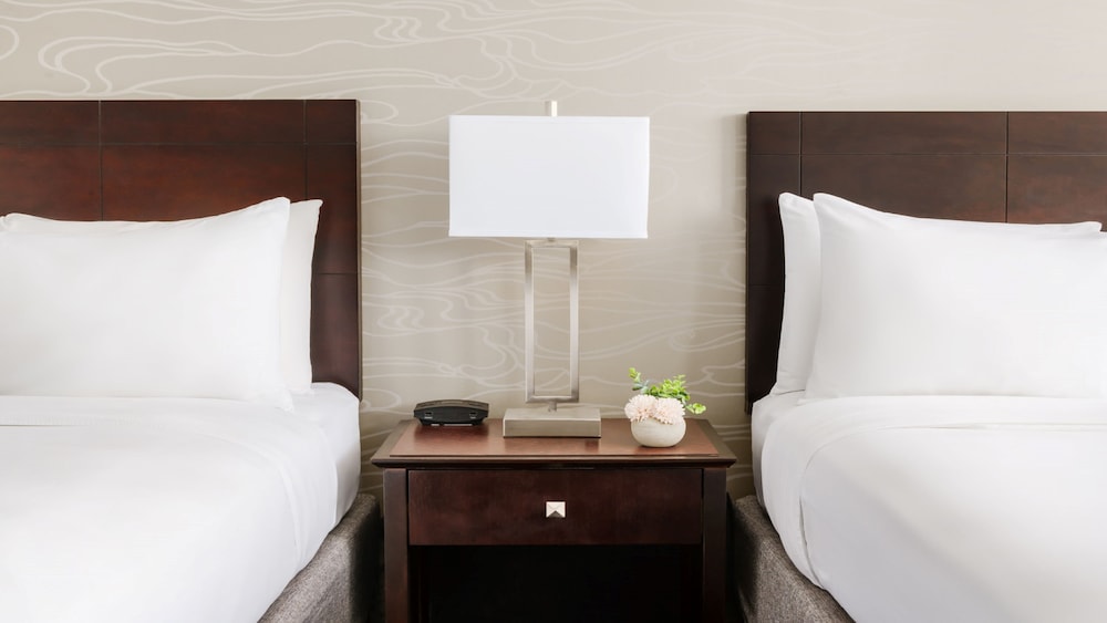 Crowne Plaza Phoenix Airport PHX by IHG - photo 12
