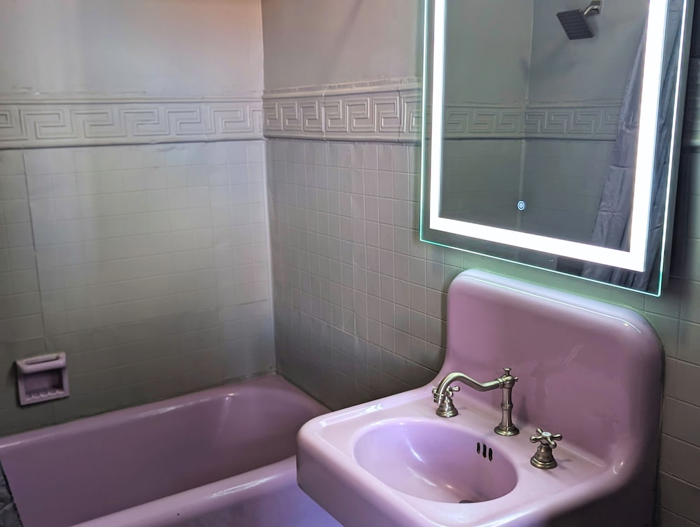 The Well Hotel & Taproom - photo 14