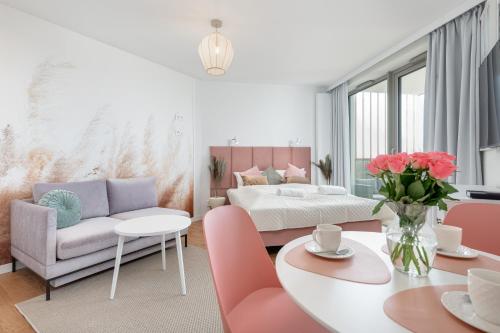 Mazowiecka Apartments Close to the Beach Access to Swimming Pool Sauna & Jacuzzi Parking by Noclegi Renters — 4-Star Luxury Hotel in Pobierowo, Poland