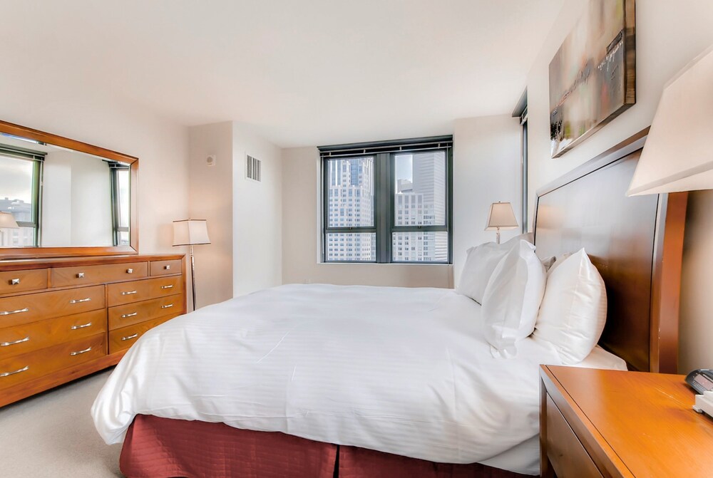 Global Luxury Suites at China Town - photo 6
