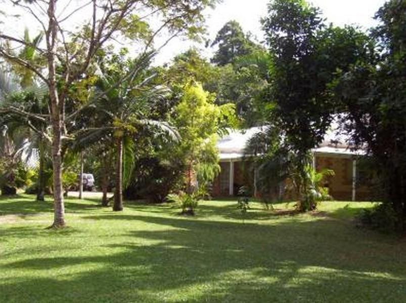 A Tropical Escape B&B — 4-Star Luxury Hotel in Wongaling Beach, Australia