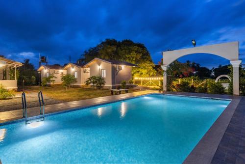 Lakeside ParadisePrivate Pool3 CottagesLawn in Hosur, India