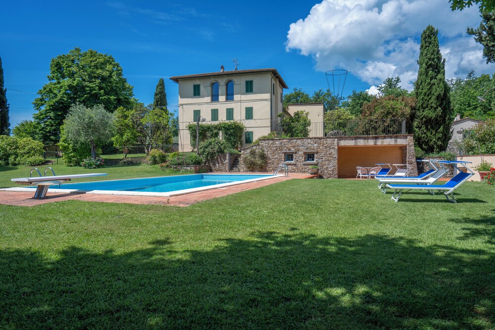 Il Villino Del Collezionista With Pool In Pistoia in Pistoia, Italy