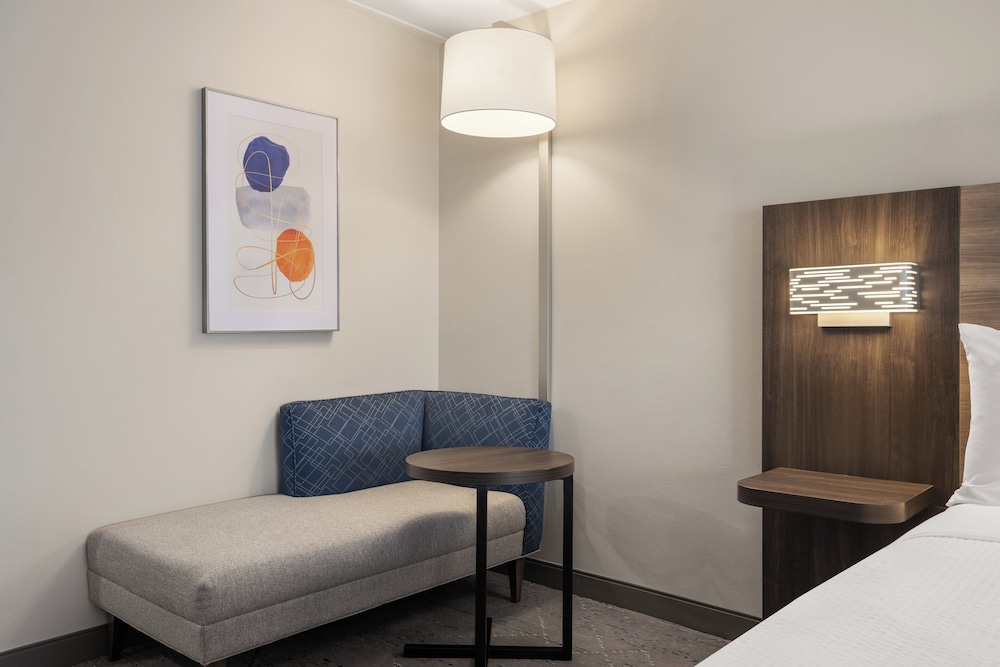 Holiday Inn Express Fayetteville Fort Bragg by IHG - photo 21
