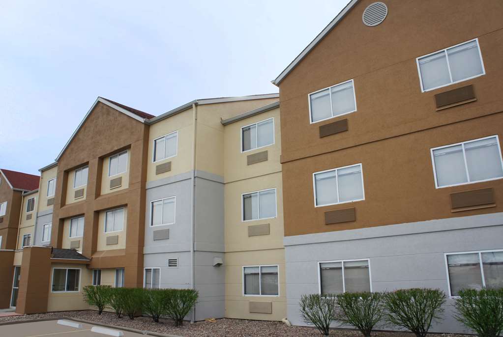 La Quinta Inn & Suites by Wyndham Emporia - featured photo