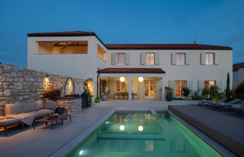 Luxury Villa Marca heated pool 36m2 — 4-Star Luxury Hotel in Nin, Croatia