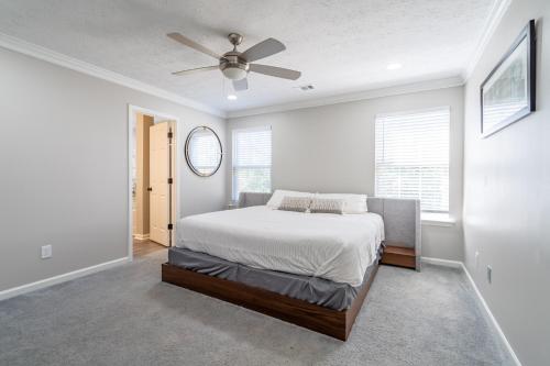 Thrillstay Team Sports Vacation Home — 4-Star Luxury Hotel in Lithia Springs, United States