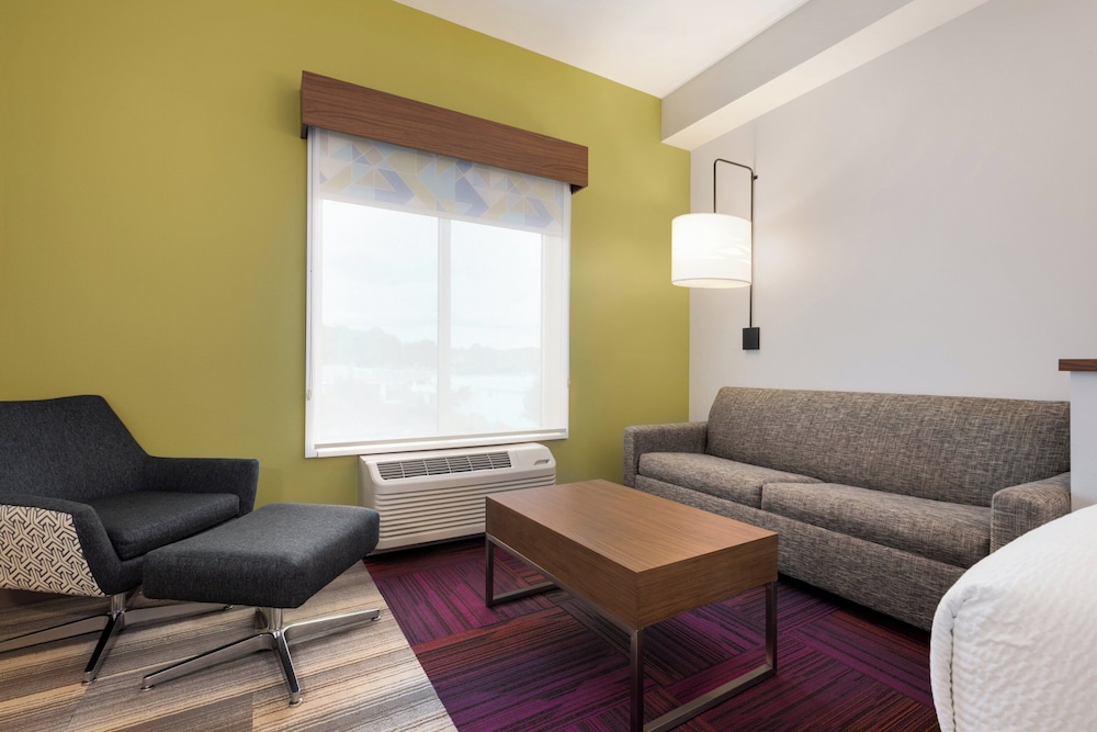 Holiday Inn Express And Suites Dalton Walnut Ave - photo 13