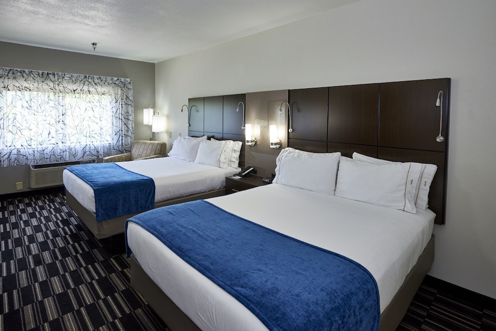 Holiday Inn Express & Suites Birmingham South Pelham by IHG - photo 8