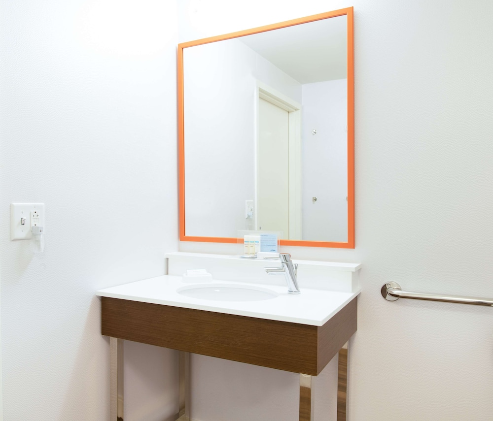 Hampton Inn Erie South - photo 28
