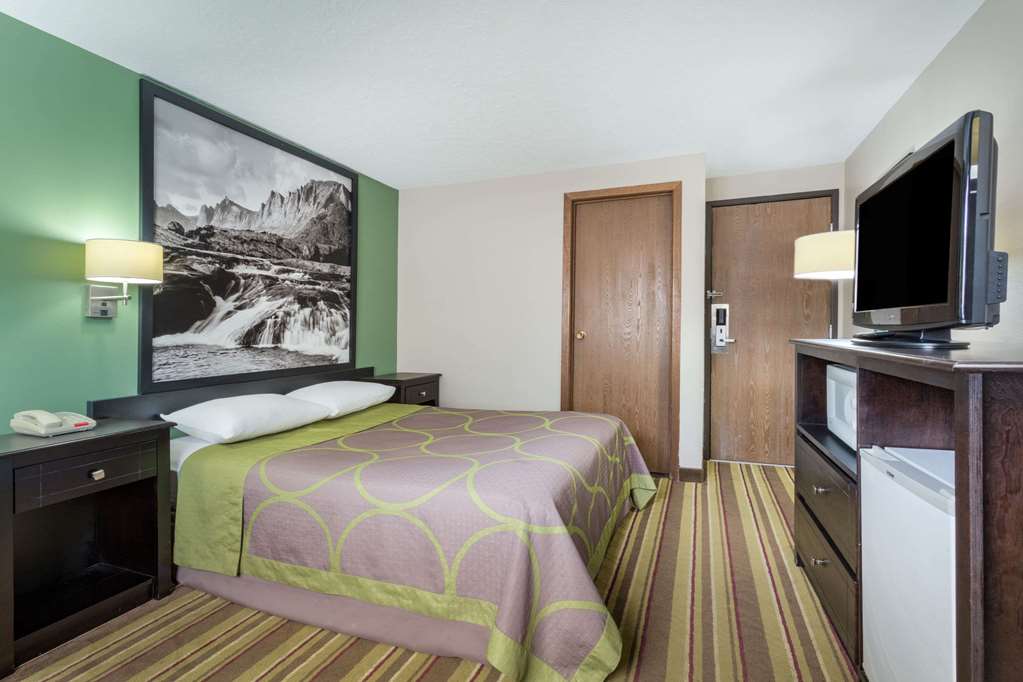 Super 8 by Wyndham Green River - photo 10