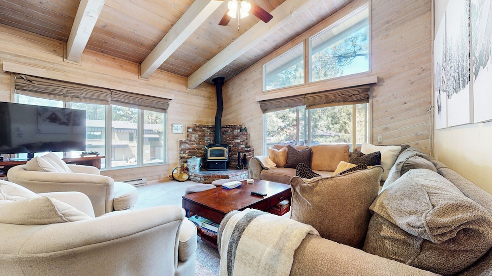 Mountain Chateau Retreat Desirable Resort 4 Bdr - photo 2